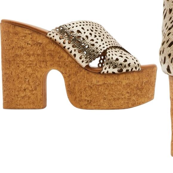 Steve Madden Leather Lining Gold Platform Wedge Sandals NWTs NIB size 8 - Picture 3 of 11